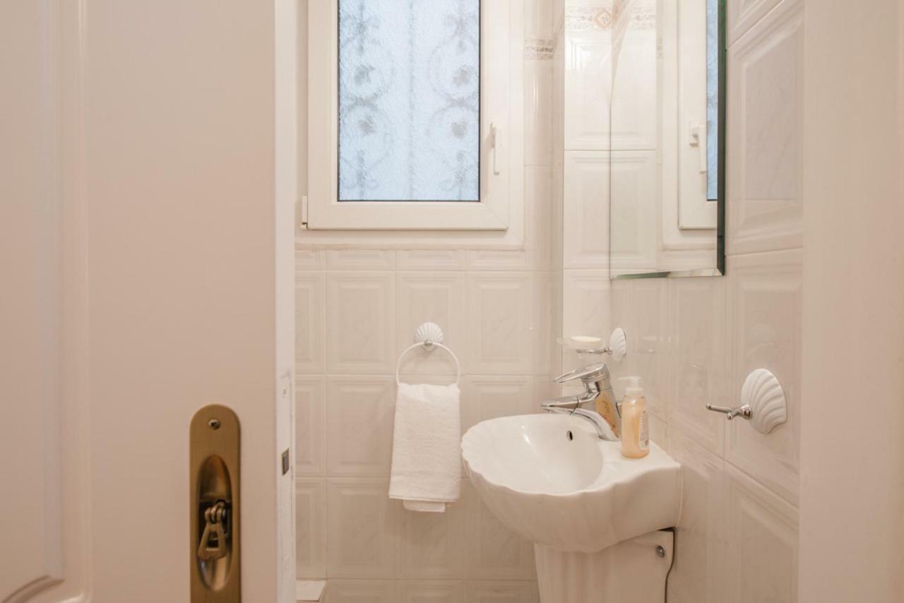 אתונה Retro Apartment At Trendy Exarcheia מראה חיצוני תמונה